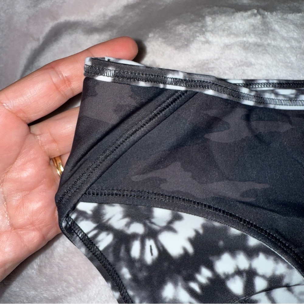 ATHLETA GIRL Bikini Bottoms Size L/12 Reversible Camouflage Tie Dye Swim New - Picture 8 of 8